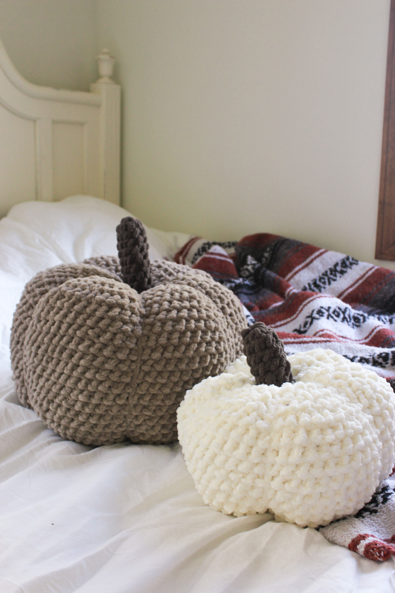 chunky crochet throw pillow
