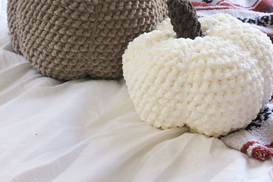 chunky crochet throw pillow